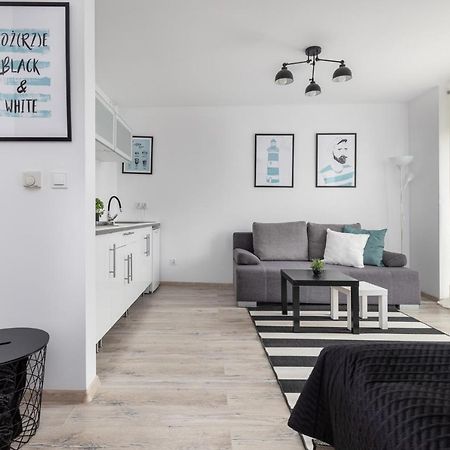 Apartament Black & White Apartment ชวีโนวิชแจ ภายนอก รูปภาพ
