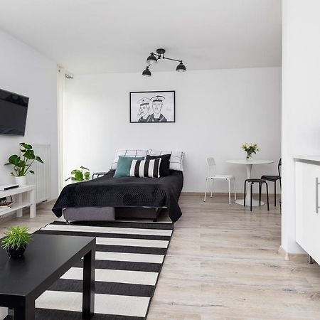 Apartament Black & White Apartment ชวีโนวิชแจ ภายนอก รูปภาพ