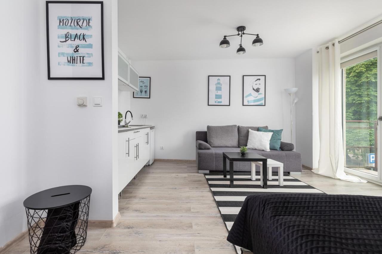 Apartament Black & White Apartment ชวีโนวิชแจ ภายนอก รูปภาพ