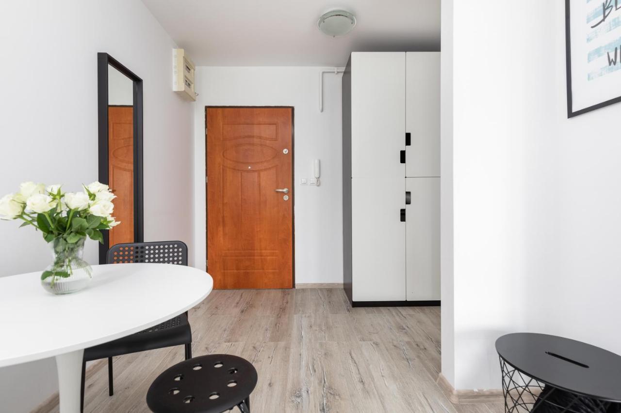 Apartament Black & White Apartment ชวีโนวิชแจ ภายนอก รูปภาพ