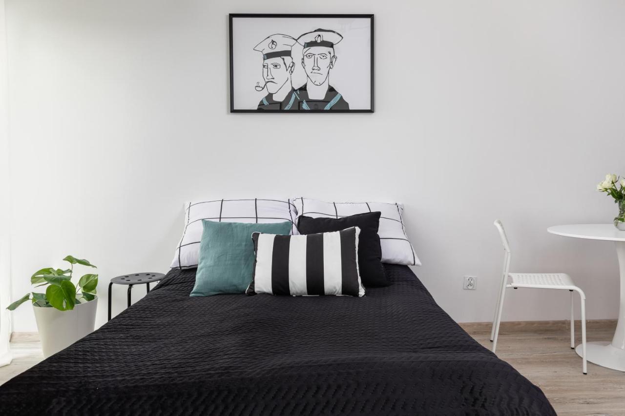 Apartament Black & White Apartment ชวีโนวิชแจ ภายนอก รูปภาพ