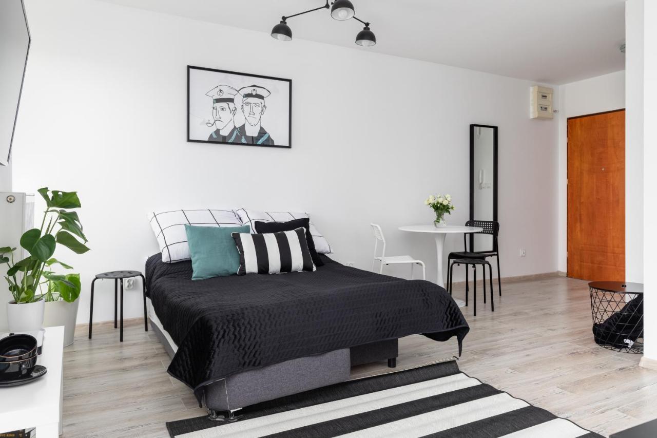 Apartament Black & White Apartment ชวีโนวิชแจ ภายนอก รูปภาพ
