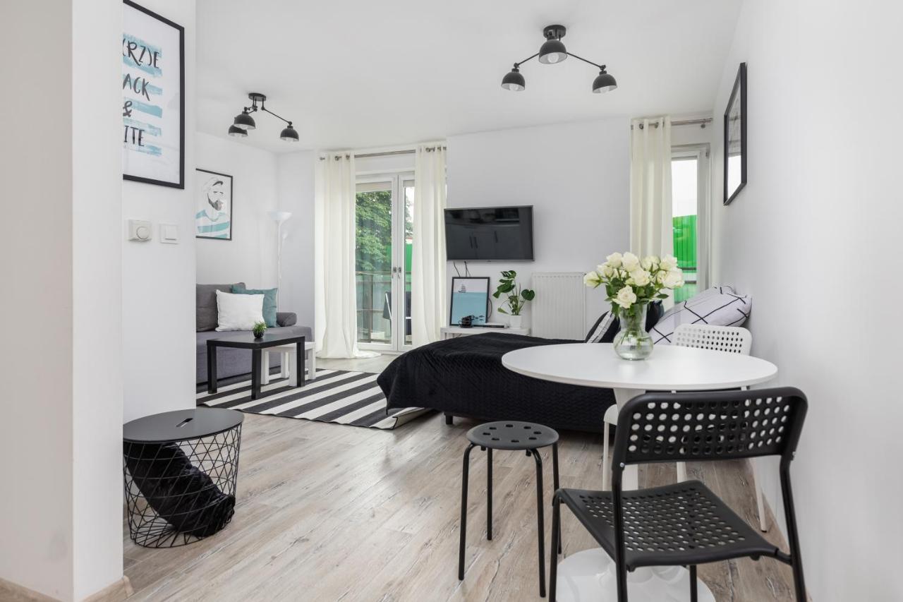 Apartament Black & White Apartment ชวีโนวิชแจ ภายนอก รูปภาพ
