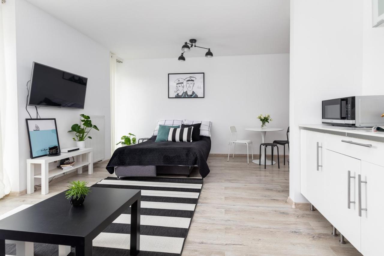 Apartament Black & White Apartment ชวีโนวิชแจ ภายนอก รูปภาพ