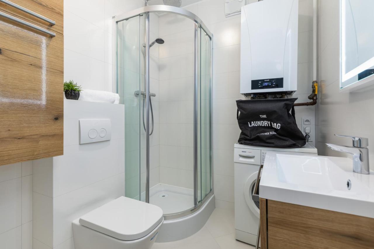 Apartament Black & White Apartment ชวีโนวิชแจ ภายนอก รูปภาพ